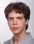 Tam&aacute;s Korcsm&aacute;ros